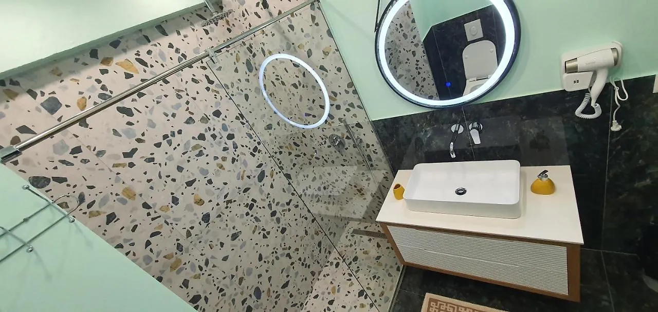 Bora Garden City Apartment تيرانا